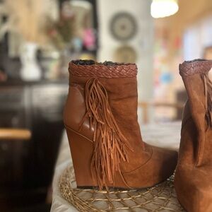 Boutique 9 suede brown booties